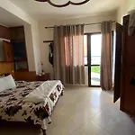 1Br Charming Retro Sea View Apt City Center