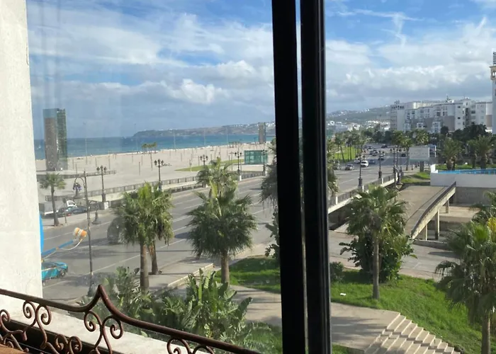 1Br Charming Retro Sea View Apt City Center
